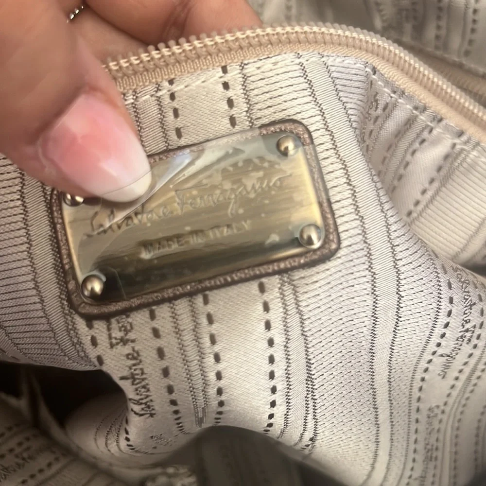 Salvatore Ferragamo Bag. Metallic Shoulder Leather Bag.‎